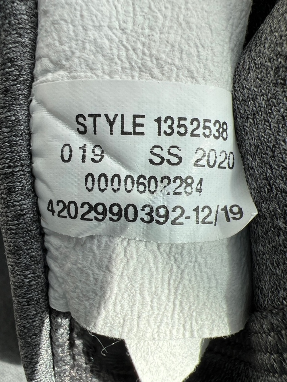 Under Armour Compression HEATGEAR Gray Capri Leggings Style #1352538 Size M - Picture 10 of 13